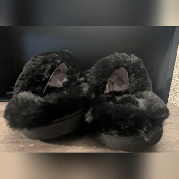 BLVCK PARIS Black Fluffy Slippers - Picture 5 of 7